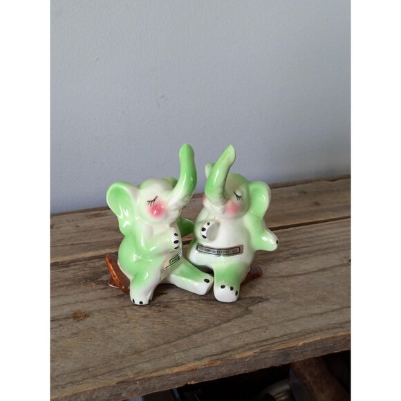3/25$ Anthropomorphic happy hugging elephant salt and pepper shakers - Picture 1 of 8